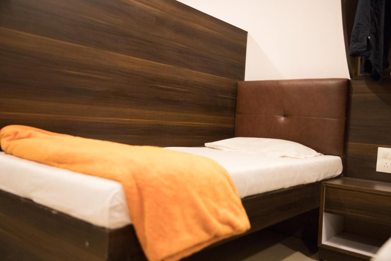 Hotel Alibaba 뭄바이 외부 사진